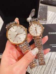 白190-金 钢带+20浪琴 情侣对表 原装进口石英机芯 矿物质玻璃镜面 316L精钢表壳 直径男40Mm女30Mm 厚8Mm如果今天的阳光停止了它耀眼的光芒。