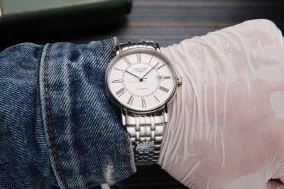 此款出货都以三码合一的形式出货，退换均以三码合一进出，望多理解！ 台湾厂出品，浪琴瑰丽系列，历时9个月终于问世，终于达到，闯无压力。 1表壳历经9个月的不断完善