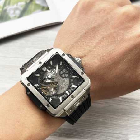 白 金 Hublot 恒宝 秉承“敢为先锋，独树一帜”的品牌理念，推出新款宇舶表square Bang Unico系列 独特的方形设计表盘 采用进口机械机芯精准 - 点击图像关闭