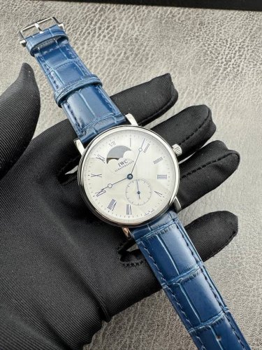 Tw Factory 颜值巅峰 Iwc旗下最耀眼的明星，万国 Iwc 长动能月相专家。R33 月相系列 全新的复刻版系列Iw544805透底腕表。 表壳 316