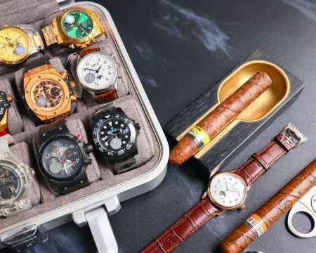 白 ，金 Tw2022强烈推荐，［百达翡丽］男士精品腕表！ 1采用全新复杂日月星辰多功能腕表，超强夜光。 2搭载原装进口2824-2自动上链机械机芯，汇集月份显 - 点击图像关闭