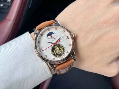 百达翡丽- Patekphilippe精品男士腕表技艺精湛，独具匠心，尊贵大气，绅士风范。采用全自动机械机芯，顶级316精钢表壳，矿物质超强镜面，尺寸42Mm
