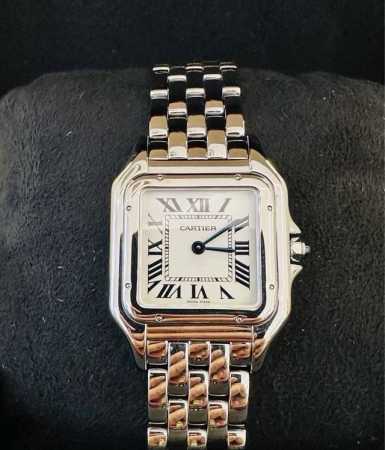 卡地亚猎豹Cartier 卡地亚猎豹 年Wspn0006，石英机芯，表径22×30Mm，表壳厚度6Mm，镀银表盘，剑形蓝钢指针，镶嵌一颗凸圆形合成尖晶石，蓝宝石 - 点击图像关闭