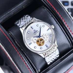 实物拍摄 品牌：欧米茄-Omega 类型：男士腕表 表壳：316精钢 做工优质 表带：进口小牛皮 316精钢 机芯：西铁城82S7全自动机械机芯 走时稳定 玻璃