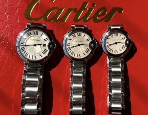 正装表来喽，绝绝子 重磅来袭全球最火的款式之一！独家渠道！三个尺寸分别为28-33-36Mm，机芯为石英机芯。世界顶级的珠宝与腕表品牌卡地亚Cardier，在超