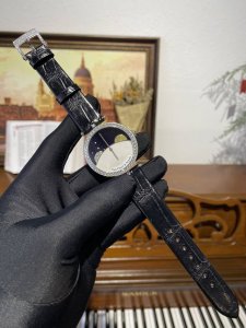 Tf Factory出品 品牌： Van Cleef & Arpels 梵克雅宝 系列：日月星辰腕表 机芯：瑞士机芯 尺寸：38 Mm 功能：分针 时针 24小