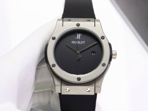 金黑+20宇舶 恒宝Hublot 经典融合系列 316精钢表壳 壳套采用Cnc工艺精细打磨加工 确保各方位细节 圈口彰显宇舶独特拉丝工艺效果，表带采用进口橡胶表