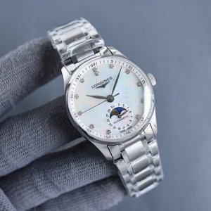 浪琴全新名匠男女款情侣系列L2.909.4简约优雅尽显从容气度 功能与原版同步 把头拨到第二档位可以独立快调月相独立快调日历功能，认准！ 表壳 腕表尺寸41X1