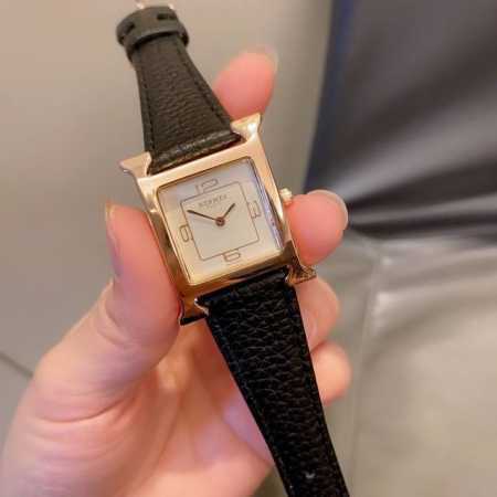 年新品HERMES 爱马仕 Heure H系列，亮丽的颜色表带环绕独特的“H”型表壳，简约数字设计~石英机芯 26mm 6699# - 点击图像关闭