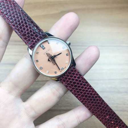 原盒:30 古驰 Gucci 新款石英表，表径29Mm，蓝宝石水晶玻璃，此系列腕表将gucci标志性的蜜蜂图案饰于表盘中央，精妙的细节为此系列平添优雅气质，银色 - 点击图像关闭