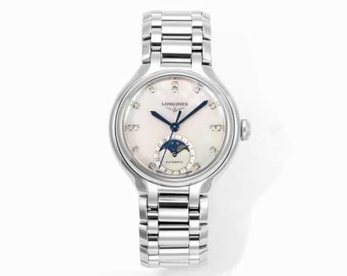 光 -钻 浪琴全新款心月星辰腕表 璀璨星辰，腕间永恒 让每个抬手都是高光时刻 晶莹莫桑美钻环绕表盘，如星辰坠入眼眸 白色搭配银色表盘层次分明，如同月光光晕，温和