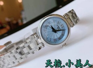 390今年3月份天梭出得新款嘉丽小美人系列，整体非常简洁，26Mm的表盘很精致小巧，厚度刚刚好！不愧是小美人～戴起来也是非常好看的～值得入手手表之一