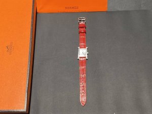 金 钻50 最新上市heure H腕表 H皮带logo标志表壳尺寸 中号 小号 不锈钢表壳 羽毛 镶钻 中号26X26毫米 小号21X21毫米 镶嵌112颗钻石
