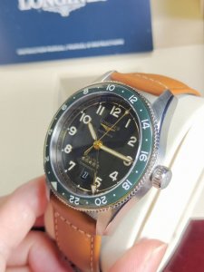 浪琴 先行者 Zulu Time 42毫米腕表 表壳:精钢 精钢+18K镀层 直径:42毫米 厚度:13.9毫米 防水:30米 机芯:日本精工Nh34机械机芯
