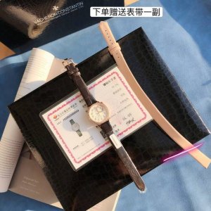 新品江诗丹顿携手殷亦晴 优雅演绎 Eg rie伊灵女神系列再添新作 沉淀时光雅韵流转日夜芳华 以中国传统服饰元素为灵感 致敬经典华服设计 专为中国女性品位鉴赏家