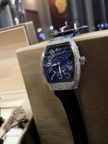 Franker Muller_法兰克穆勒 V32酒桶系列 奢华镶嵌钻石经典数字面搭配橡胶真皮带 镶钻扣子 进口机芯 真空电镀 亮度高，更耐带 百搭衣橱 多种风格
