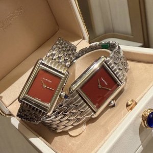 白光钢 金 钻30 卡地亚坦克Tant Must！限时赠送进口荔枝纹小牛皮表带 专柜均可互换 年卡地亚全新推出的Tankmust腕表。It Must Be A