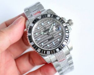 全新字面 三珠钢带的 劳力士rolex 奢华极致满天星版本腕表 手工镶嵌打造 密镶顶级施华洛世奇美钻 奢华品质的诠释 璀璨夺目 魅力绽放 表壳表链全镶满美钻 金