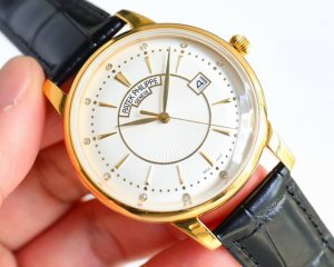 白壳 金壳 最新款式百达翡丽patek Philippe 经典之作 市场独家最新锅盖玻璃材质 超强的3D立体感 超薄工艺 直径42Mm 款式采用原装9015机芯