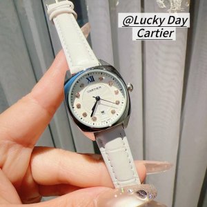 玫瑰金 钻面 罗马面 卡地亚-Cartier 女款腕表年轻而华丽，以年轻休闲设计为主打，三针石英腕表带日历，头层小牛漆皮表带. 尽显奢华腕表。尺寸: 32Mm