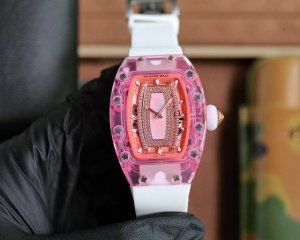 理查德米勒 Richard Mille最新推出Ladies Rm07-02Pink Lady Sapphire，腕表结合了女姓化的外观和先进的技术含量。需要进行