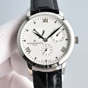 光1450 钻1950新品 江诗动能星期日历款，震撼上市。Traditionnelle传袭系列47200/000G-9019多功能腕表，3位日历，6位跑秒小针，
