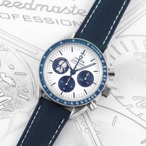 欧米茄超霸系列史努比记念腕表，采用搭载7750机芯改制，表壳，表带采用316精钢，超强的夜光，防水50米，表径42毫米，计时自动腕表， DDD