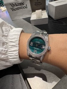 劳力士 日志 系列经典女款 实芯钢带-原装压扣 进口机芯 小红书火爆推荐 设计显出独特高贵优雅女神气质！316精钢表壳搭配施华洛世奇水晶钻石，纯手工镶嵌而成，女
