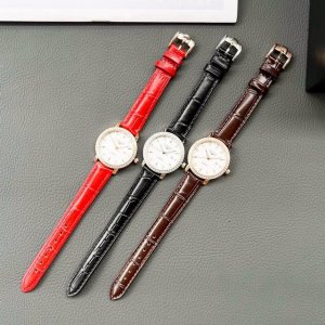 白 金+20 钢带+20 陶瓷+40 浪琴-精品女表携手而来，简约精致，品质精湛，热卖全城。采用进口石英机芯，顶级316精钢表壳，进口小牛皮表带，矿物质超强镜面