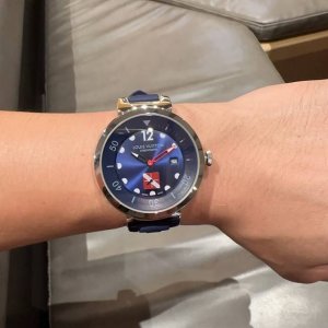 实拍路易威登，奢华大器格调与精湛钟表技术的完美化身，力量及光辉之表现，超凡外形与卓越的工艺，精心考究的42毫米直径表壳，以纯熟工艺打造的及独有的设计腕表。采用终