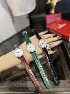 白 -金 钢带+20陶瓷+40。欧米茄-Omega女士腕表原装石英机芯 316L精钢表壳 矿物质玻璃镜面 精钢表带 28Mm厚8Mm如果今天的阳光停止了它耀眼的