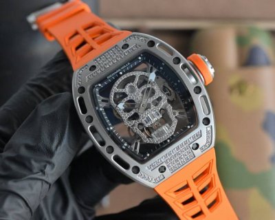 理查徳 米勒 Richard Mille Rm052系列 最新鬼头升级版 颅骨系列 精钢抛光壳身 搭载原装进口机械机芯更突显了这块腕表的运动风格 透过防眩光的表