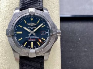 Bls 百年灵黑鸟侦察机腕表 劲酷的钛合金外壳搭配烟煤色Military军用表带，尽显品牌的阳刚魅力，又带来轻盈舒适的便捷体验。 表壳 44Mm,厚度12.7M