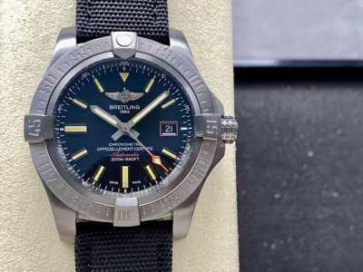 Bls 百年灵黑鸟侦察机腕表 劲酷的钛合金外壳搭配烟煤色Military军用表带，尽显品牌的阳刚魅力，又带来轻盈舒适的便捷体验。 表壳 44Mm,厚度12.7M