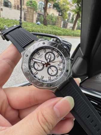 Sj出品 天梭 Tissot 竞速系列t141.417.3 51 新款出货，新款出货，新款出货，原装瑞士g10212机芯，表带氟橡胶表带材质不会磨损，表壳采用3 - 点击图像关闭
