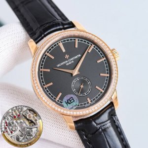 白壳 金壳 江诗丹顿 Vc 传袭系列男士腕表1 该表搭载4400As 全自动机械 走时精准 动力储备40小时 防水深度30米 2 镶钻立体时标 3 表壳采用31