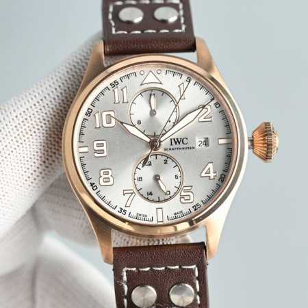 Tw新品 颜值巅峰 Iwc旗下最耀眼的明星，万国长动能月相专家。 全新飞行员系列Iw51584透底腕表。 表壳 316L精钢表壳，打磨抛光非常圆润。小秒针盘位于 - 点击图像关闭