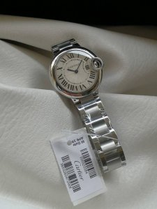 卡地亚蓝气球系列腕表 扭索雕纹表盘，剑形蓝钢指针，石英，33毫米 ，致敬逆行者，天佑全球！此图拍摄为顶级实拍！