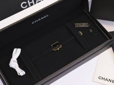 Gg 针扣 香奈儿Chanel黑金小方糖女士石英腕表，尺寸2025Mm.搭载进口石英机芯，方形多边形大切边度膜玻璃镜面，钻石切割工艺，始终保持无痕清透，搭配丝绒