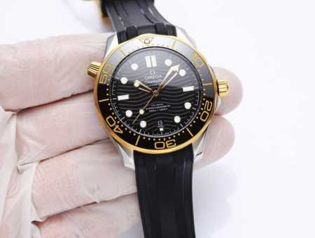 白 出. 金20. 钢带20. omega欧米茄Seamaster海马系列300米300M同轴 至臻天文台表42毫米42Mm潜水表丶精钢拉丝表壳局部抛光处理 表 - 点击图像关闭