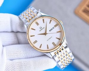 同价 欧米茄 Omega 精品男士腕表，经典大三针设计，尊贵大气，绅士风范，卓越品质，热卖全城。采用进口西铁城机械机芯，顶级316精钢表壳，进口小牛皮表带，蓝宝