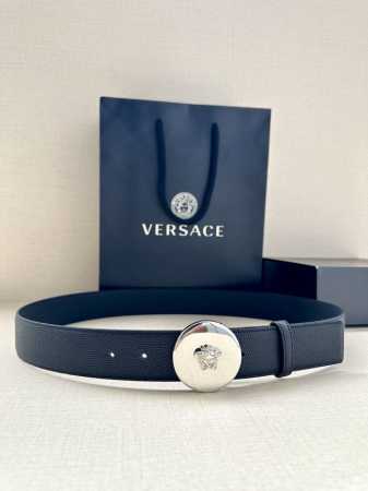 特 宽度4.0Cm Versace 范思哲 此款柔软的皮带饰3D美杜莎腰带扣，可搭配正装或休闲牛仔装。 - 点击图像关闭