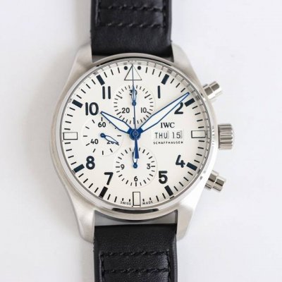 iwc 万国 43Mm 快拆表带 飞行员系列Iw378003. R29 1.腕表采用玫高科技镀金，做工成熟，线条清晰而富有立体感，颜色搭配和谐，非常百搭。 2.