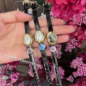 Dr Factory 卡地亚迷你浴缸，Cartier Mini Baignoire 长在每个人心尖上的审美。玲珑小巧却有极具辨识度，圆润流畅的椭园形表壳，金属光