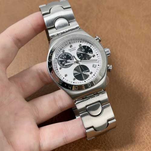 新品上市Swatch斯沃琪Xnewmoon新月多功能真六针计时石英机芯Snoopy史努比月相盘男表瑞表40Mm五色表盘精钢表壳实心精钢表带。 表镜中央标志官方一
