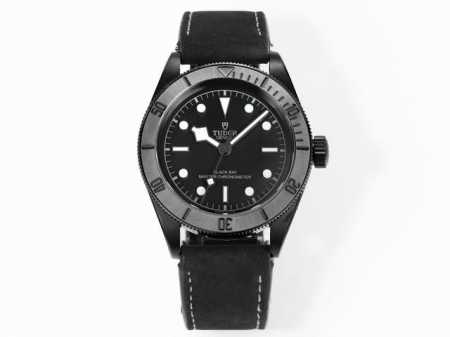2280Gr新品: 帝陀 Tudor Kv3 碧湾黑武士背透腕表 暗夜之眼，窥见机械之美 碧湾系列 **深邃如夜，锋芒毕露。 帝陀碧湾黑武士背透腕表，承袭黑武士 - 点击图像关闭
