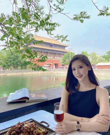 Cartier卡地亚Santos-Dumont 给自己生日 在官网买的，39900，买玫瑰金，特别洋气，石英表，对表没什么研究觉得颜值不错价格p能接受就入手了。 - 点击图像关闭