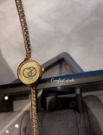 Gucci 古奇 火爆来袭此品牌是简约主义的典范，特色手链表带与经典的表盘设计，打破千篇一律，简单而富有变化和品味，突出个性是古驰手表给人的特别印象，在尊重个人 - 点击图像关闭