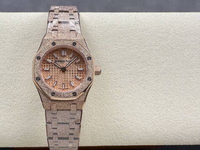 Spx Factory 2026巅峰！Ap爱彼皇家橡树23Mm迷你霜金女表，以黄金、玫瑰金、白金三种贵金属演绎经典，表壳、表圈、链带一体成型，质感媲美原版。搭载