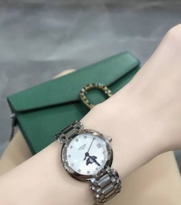 Longines浪琴 心月系列 石英机芯 月相镶钻 女表 瑞表 30.5Mm 贝母色表盘 精钢表壳 精钢表带